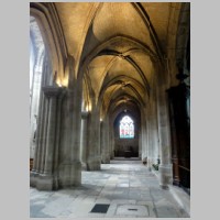 Collégiale Notre-Dame de Poissy, photo Pierre Poschadel, Wikipedia, Bas-côté nord, vue vers l'ouest.JPG